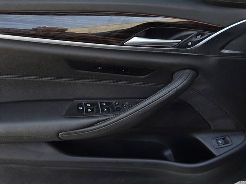 Used 2018 BMW 530i w/ Premium Package image 16