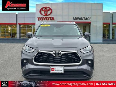 Used 2024 Toyota Highlander XLE AWD/4WD image 2