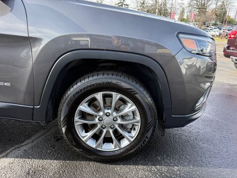 Used 2019 Jeep Cherokee Latitude Plus w/ Comfort/Convenience Group AWD/4WD image 14