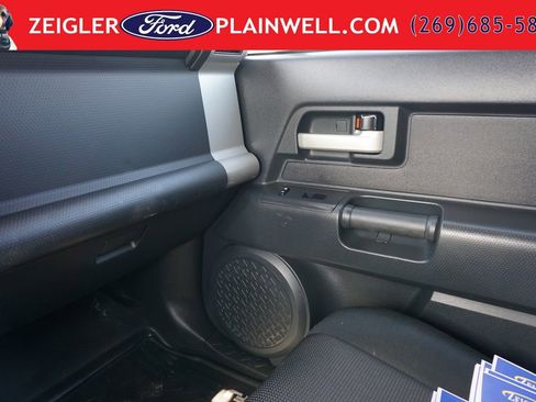 Used 2014 Toyota FJ Cruiser 4WD w/ Convenience Package image 31