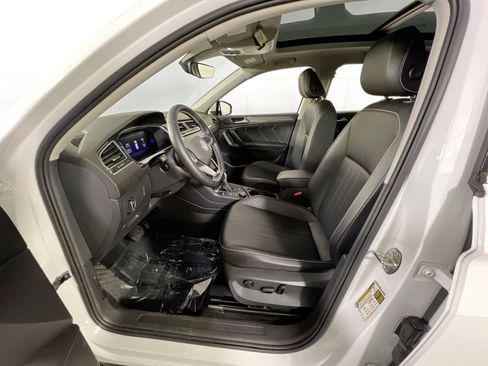 Used 2022 Volkswagen Tiguan SE image 20