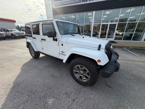 Used 2014 Jeep Wrangler Freedom Edition image 2