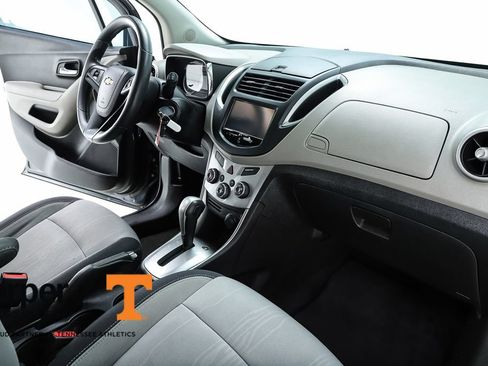 Used 2016 Chevrolet Trax LT FWD image 32