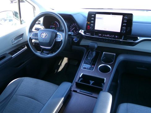 Used 2021 Toyota Sienna LE AWD/4WD image 37