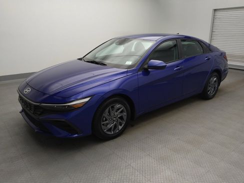 Used 2024 Hyundai Elantra SEL image 2