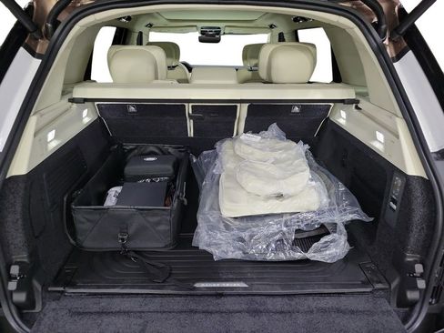 New 2026 Land Rover Range Rover SV image 29