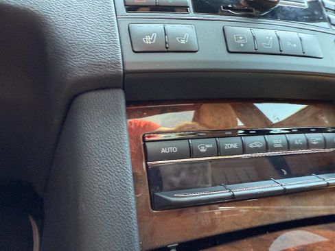 Used 2013 Mercedes-Benz E 550 4MATIC Sedan image 18
