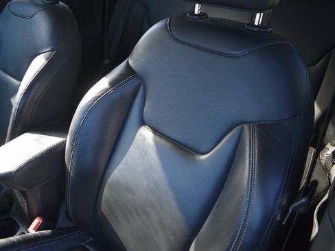 Used 2023 Jeep Renegade Limited image 10