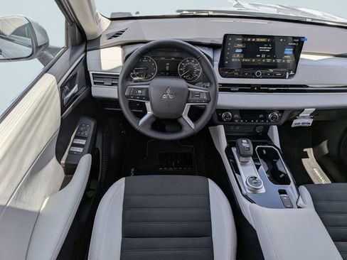 New 2026 Mitsubishi Outlander SE FWD image 14
