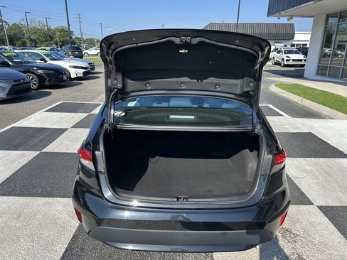 Used 2021 Toyota Corolla LE FWD image 5