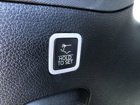 Used 2024 Jeep Wagoneer Series III w/ Premium Group I image 10