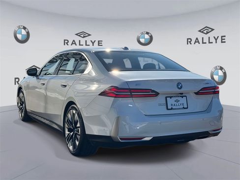 Certified 2025 BMW i5 xDrive40 w/ Premium Package image 9