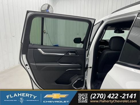 Used 2025 GMC Acadia Elevation w/ Elevation Premium Package FWD image 10