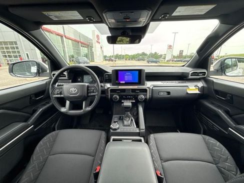Used 2026 Toyota Tacoma SR5 AWD/4WD image 17