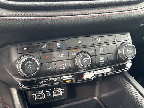 Certified 2023 Dodge Durango GT image 28