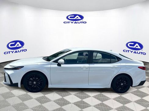 Used 2026 Toyota Camry SE FWD image 7