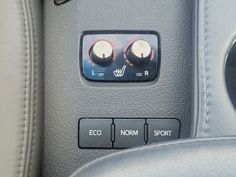 Used 2015 Toyota Avalon XLE Touring image 31