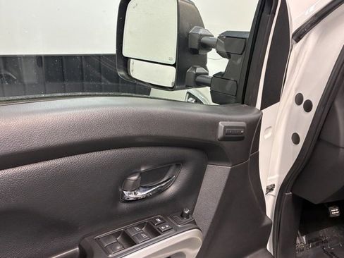 Used 2019 Nissan Titan PRO-4X w/ Pro-4x Convenience Package image 13