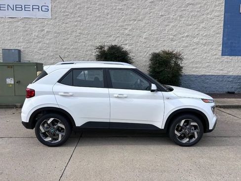 New 2026 Hyundai Venue SEL FWD image 2