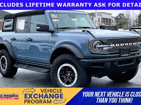 Used 2024 Ford Bronco Badlands image 1
