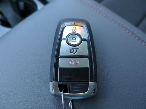 Used 2025 Ford Explorer Active RWD image 36