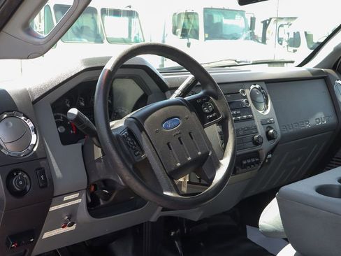 Used 2015 Ford F550 4x4 Regular Cab Super Duty image 23