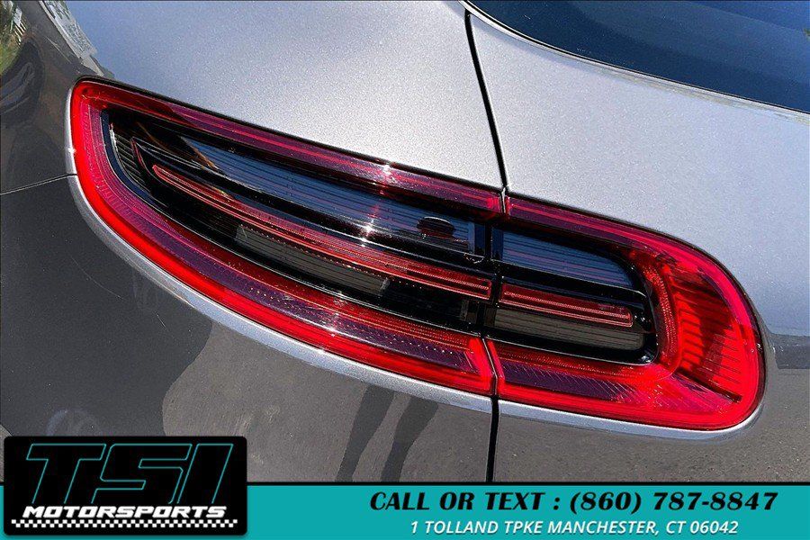 Used 2018 Porsche Macan AWD/4WD image 30