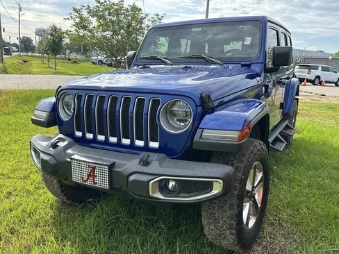 Used 2018 Jeep Wrangler Unlimited Sahara AWD/4WD image 6