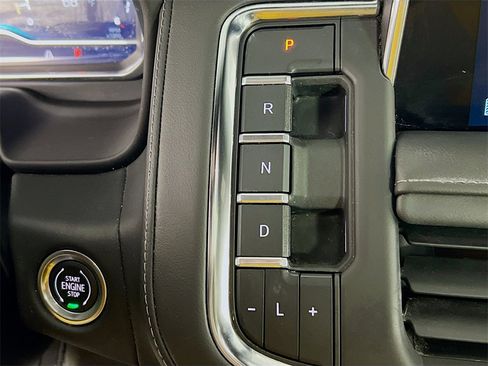 Used 2022 Chevrolet Suburban LT w/ LT Signature Plus Package image 19