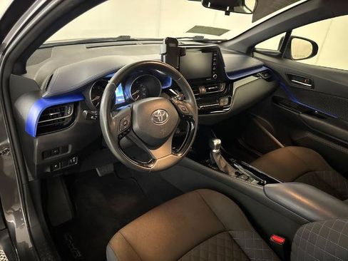 Used 2021 Toyota C-HR XLE FWD image 4