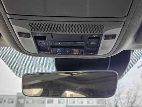 Used 2017 Acura TLX w/ Technology Package image 25