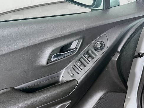 Used 2020 Chevrolet Trax LS FWD image 15