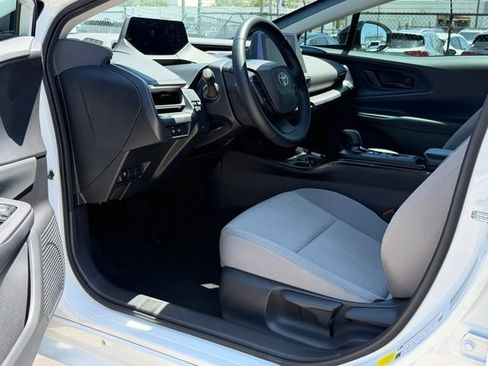 Used 2025 Toyota Prius LE FWD image 13