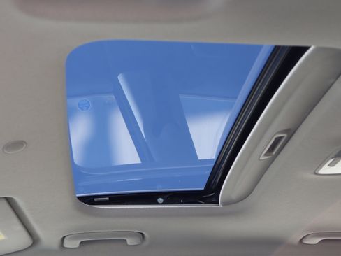 Used 2024 Hyundai Venue SEL image 22