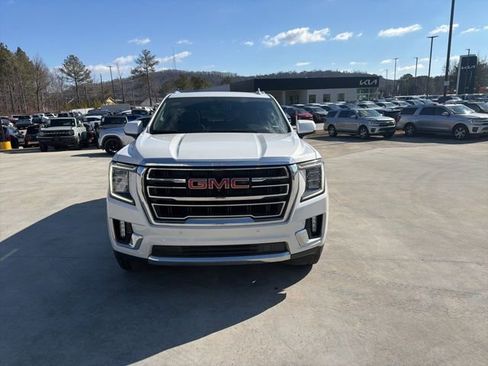 Used 2022 GMC Yukon SLT w/ SLT Premium Package image 2