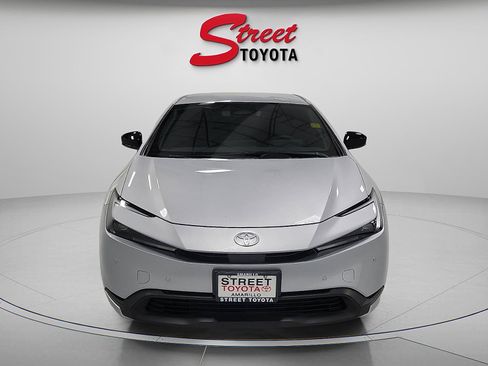 Certified 2025 Toyota Prius LE FWD image 6