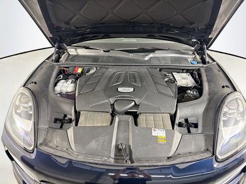 Used 2021 Porsche Cayenne image 38