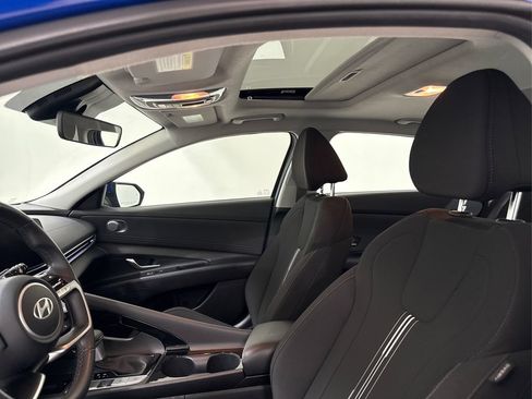 Used 2025 Hyundai Elantra SEL FWD image 31
