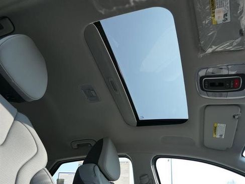 New 2025 Hyundai Elantra Limited image 27