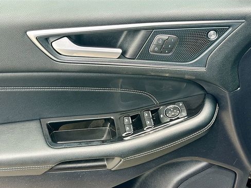 Used 2020 Ford Edge Titanium w/ Equipment Group 301A AWD/4WD image 18