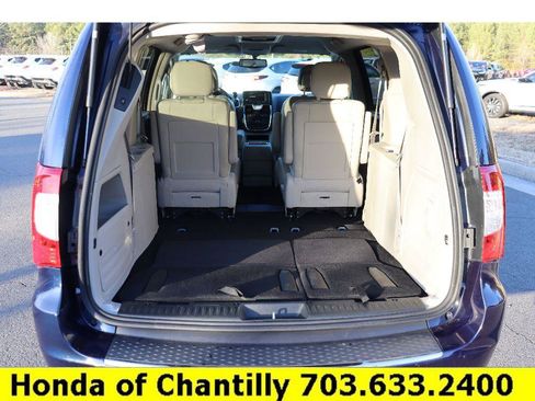 Used 2013 Chrysler Town & Country Touring-L image 26