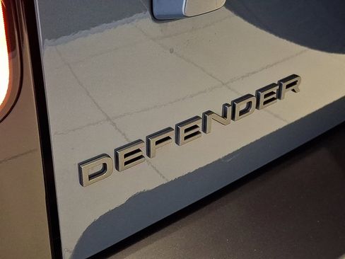 New 2026 Land Rover Defender 110 X-Dynamic SE image 21