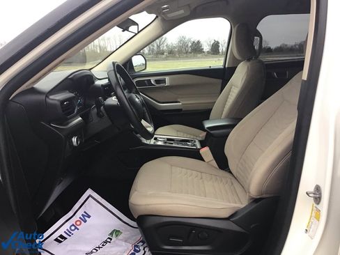 Used 2021 Ford Explorer XLT image 30