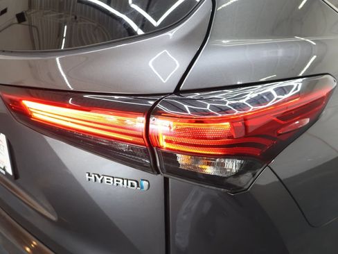 Used 2023 Toyota Highlander LE FWD image 31