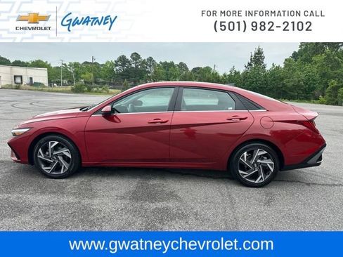 Used 2025 Hyundai Elantra SEL FWD image 8