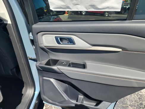 New 2025 Ford Explorer Active w/ Active Comfort Package image 23