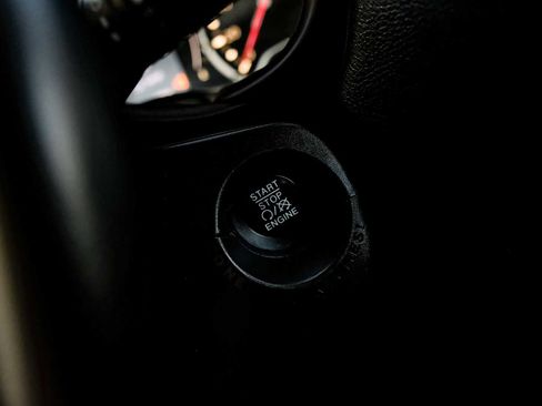 Used 2017 Jeep Renegade Latitude w/ Cold Weather Group image 16