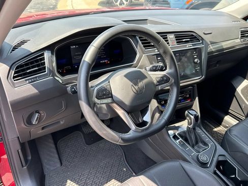 Used 2023 Volkswagen Tiguan SE AWD/4WD image 12
