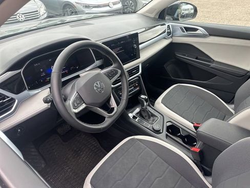 Used 2025 Volkswagen Taos SE AWD/4WD image 10