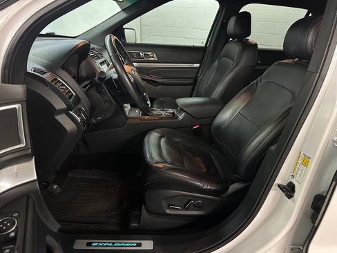 Used 2017 Ford Explorer Sport w/ Equipment Group 401A image 5